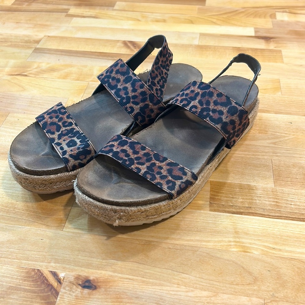 Steve Madden leopard print sandals- women’s size 10